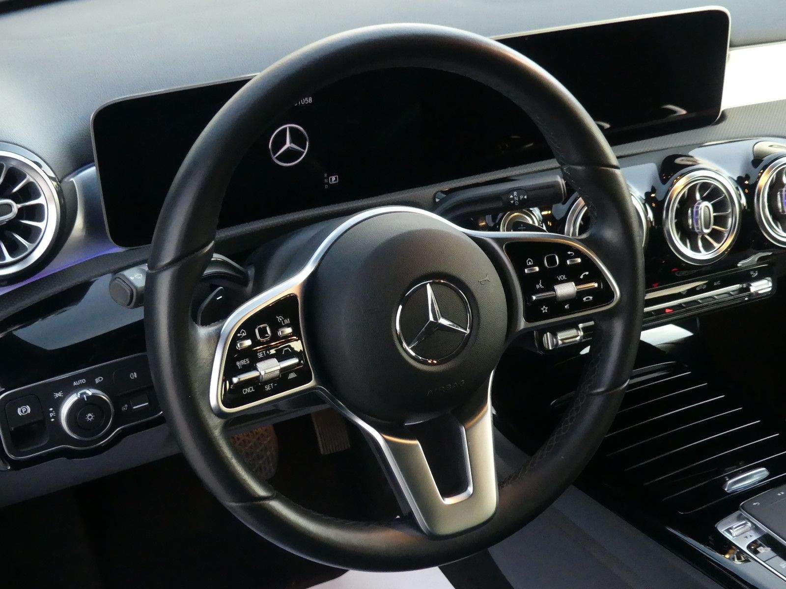 MERCEDES-BENZ A250 4Matic Progressive Leder Virtual Cockpit