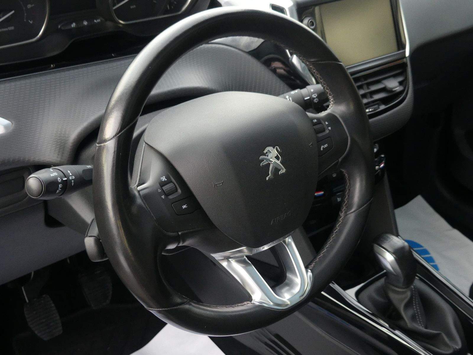 PEUGEOT 2008 Allure PDC Navi Tempomat JBL DAB