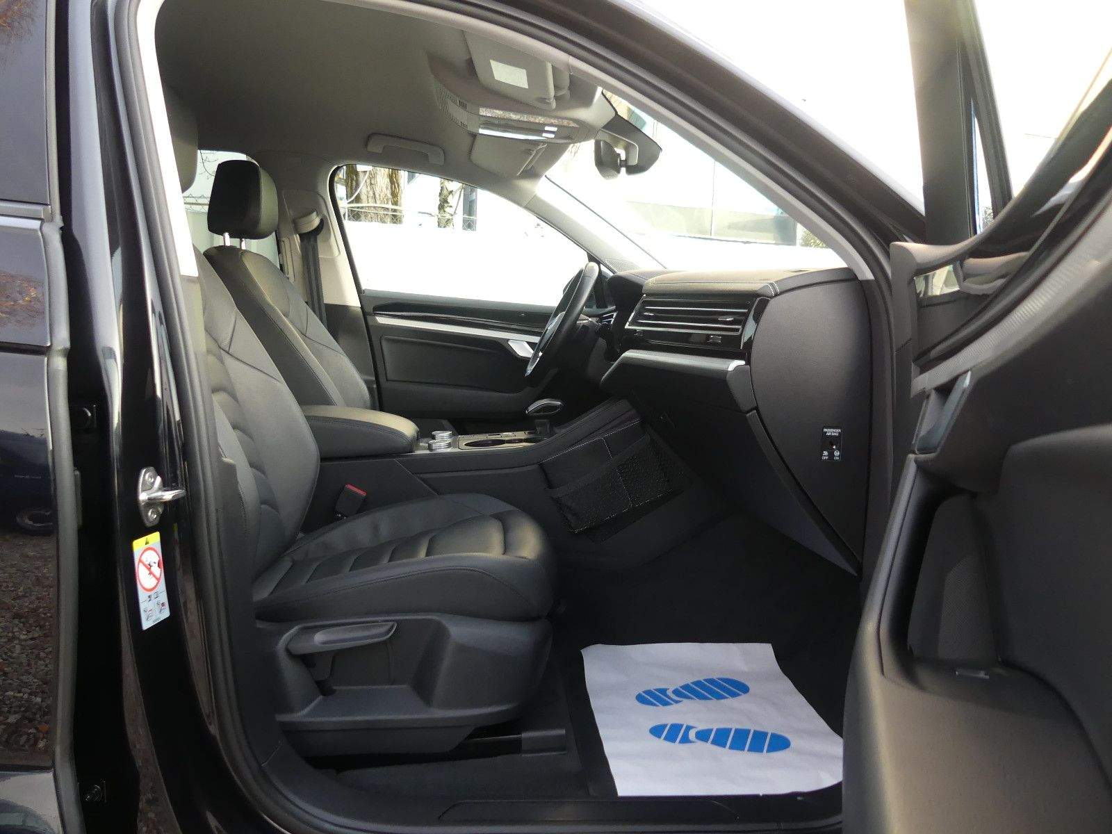 VW Touareg 4Motion Navi-Pro LED AHK ACC Leder