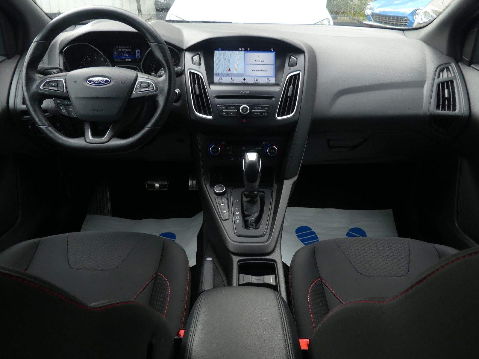 FORD Focus ST-Line Apple Carplay Bi-Xenon PDC Sitzhei
