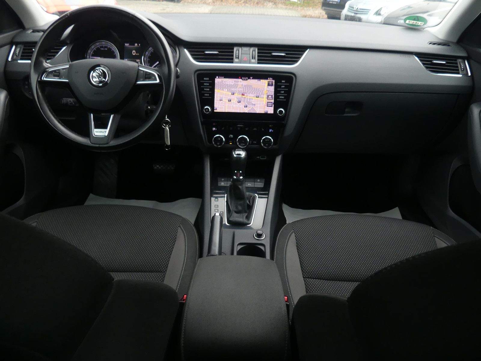 SKODA Octavia Scout 4×4 Autom. ACC PDC Navi Laneassist