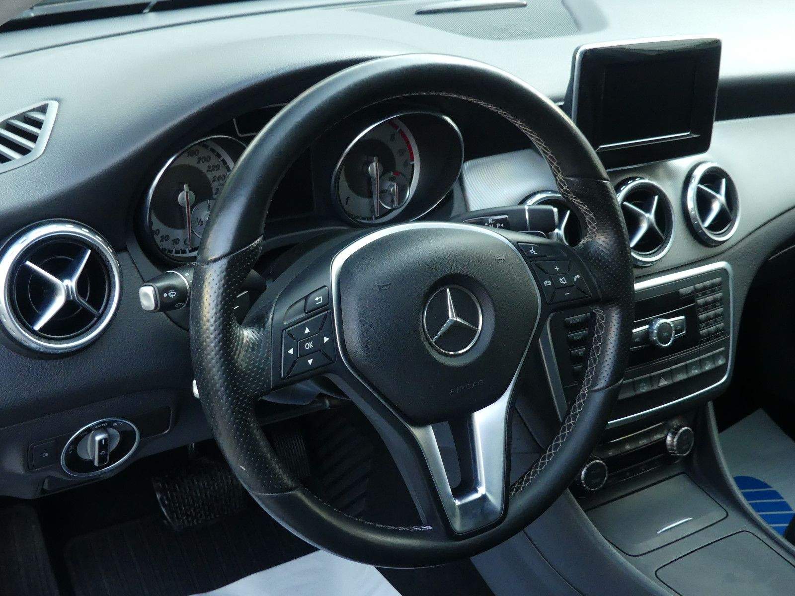 MERCEDES-BENZ GLA 220 CDI 4Matic Urban Night Navi