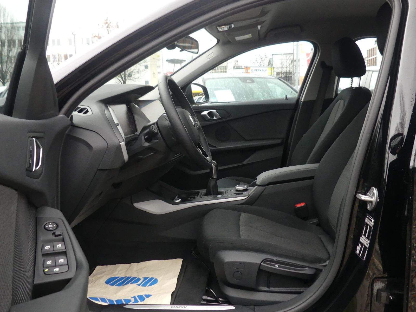 BMW 118i Advantage LED PDC AHK Navi CarPlay Android