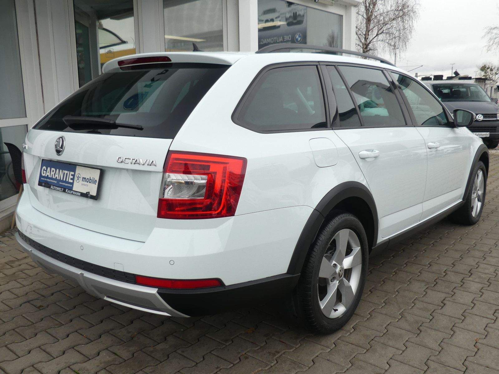 SKODA Octavia Scout 4×4 Autom. ACC PDC Navi Laneassist