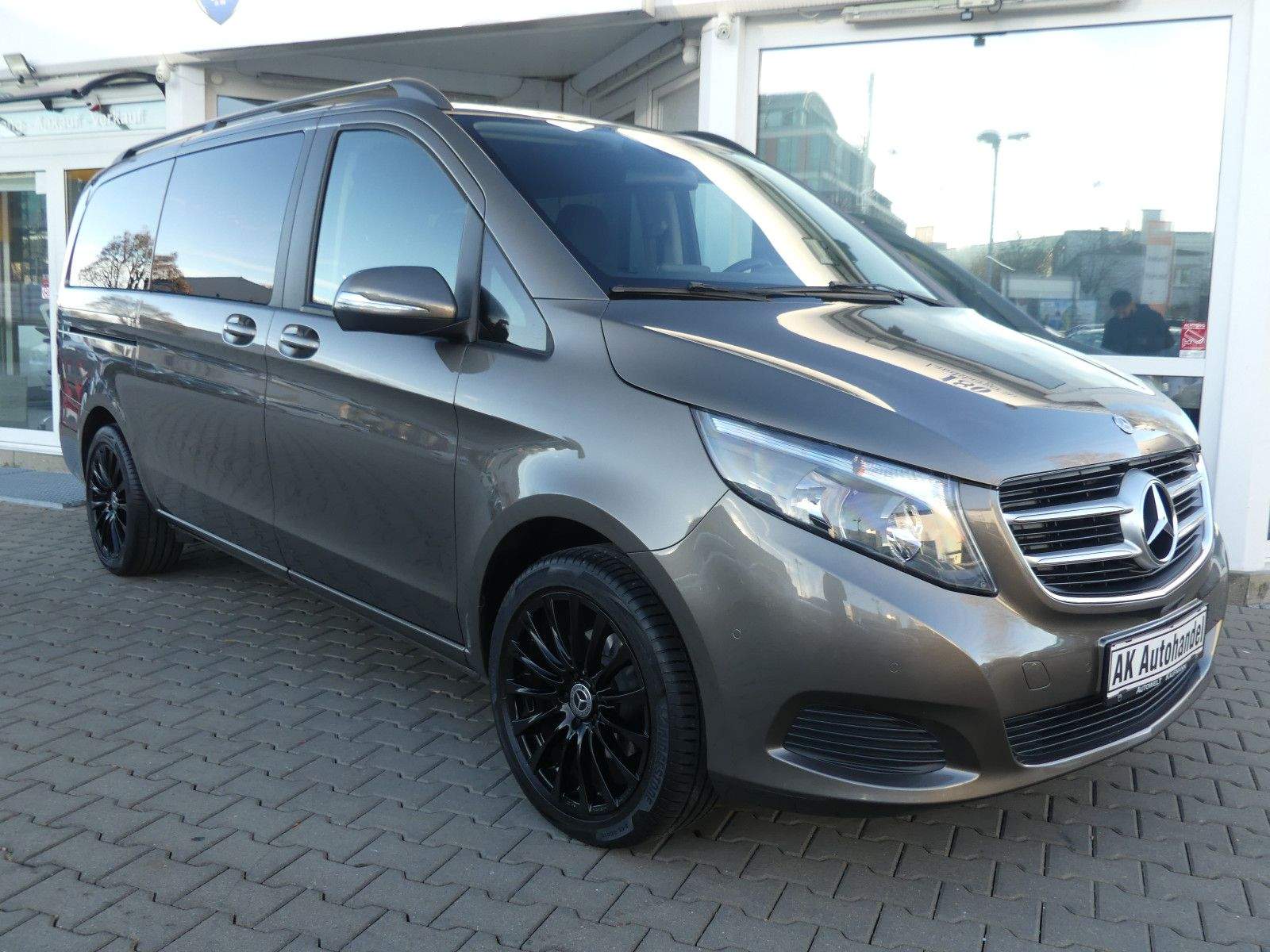 MERCEDES-BENZ V220D RISE Lang 7-Sitzer AHK Klima