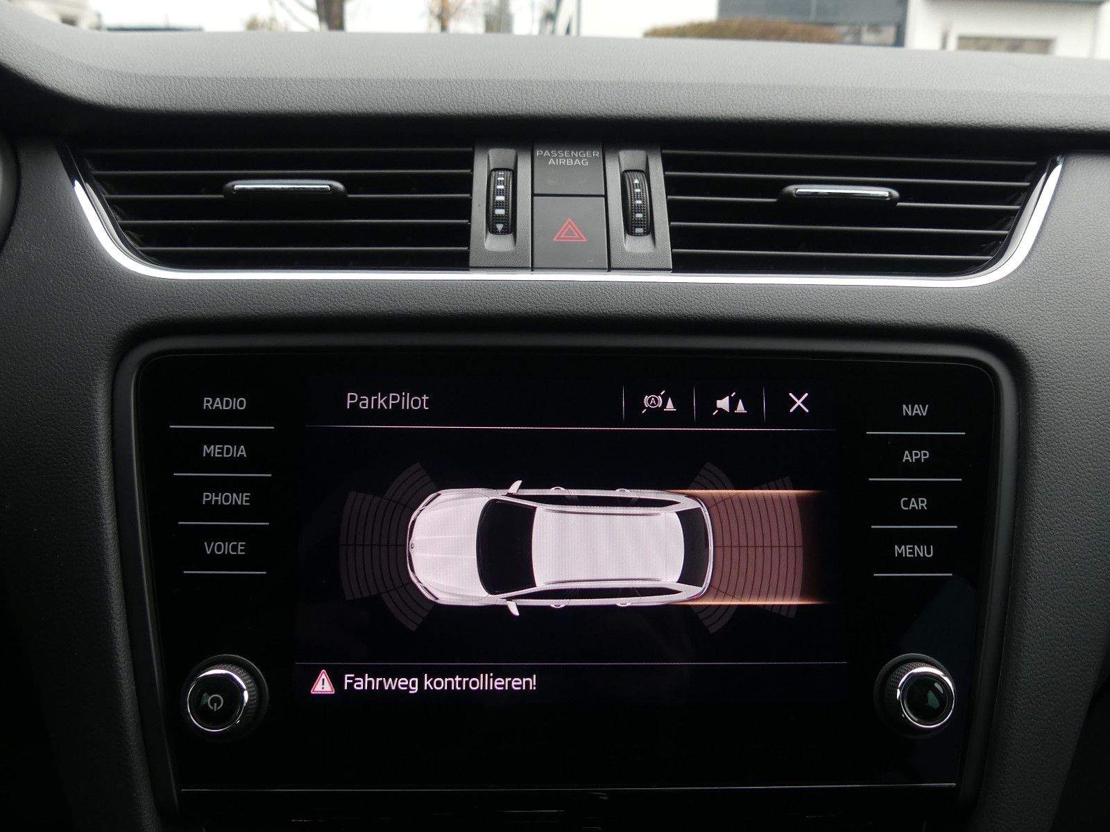 SKODA Octavia Scout 4×4 Autom. ACC PDC Navi Laneassist