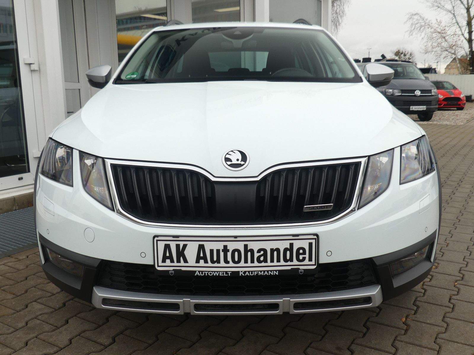 SKODA Octavia Scout 4×4 Autom. ACC PDC Navi Laneassist