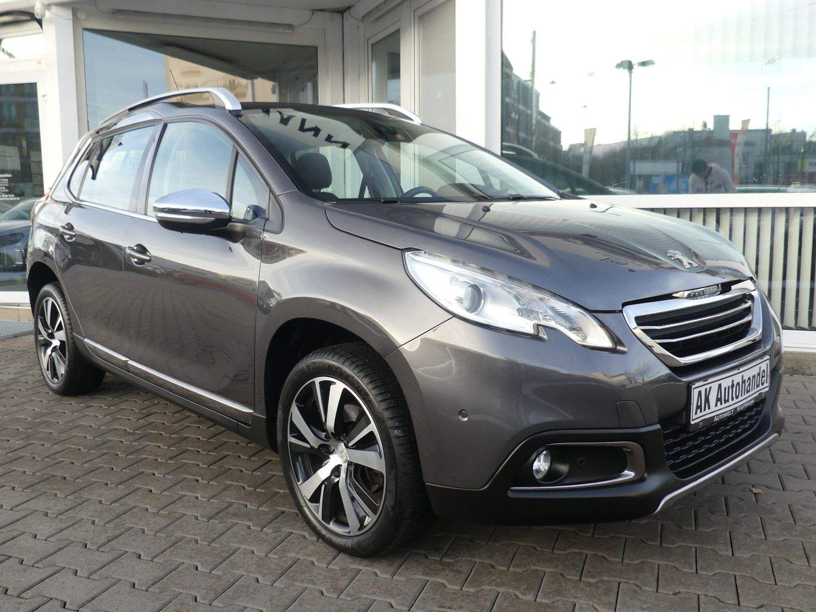 PEUGEOT 2008 Allure PDC Navi Tempomat JBL DAB