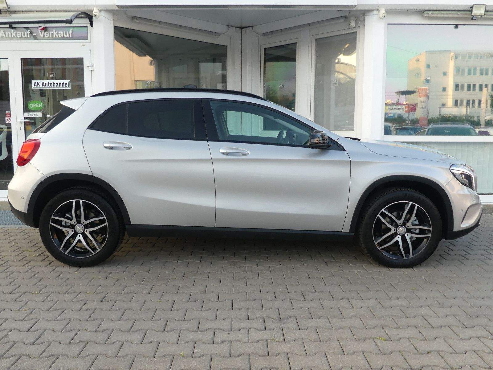 MERCEDES-BENZ GLA 220 CDI 4Matic Urban Night Navi