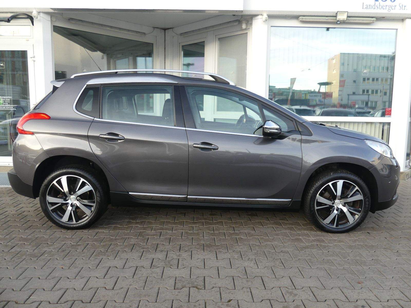 PEUGEOT 2008 Allure PDC Navi Tempomat JBL DAB