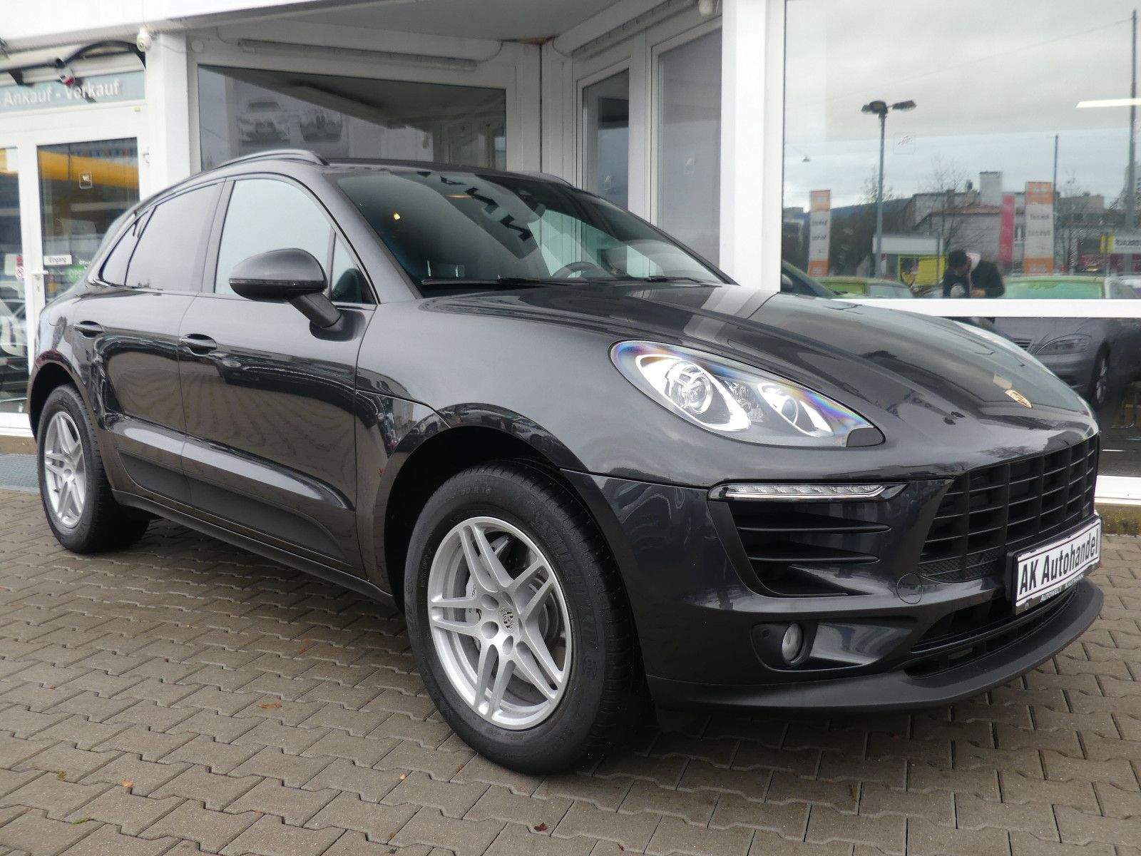 PORSCHE Macan S Allrad BiXenon Leder PDC Navi Laneassist