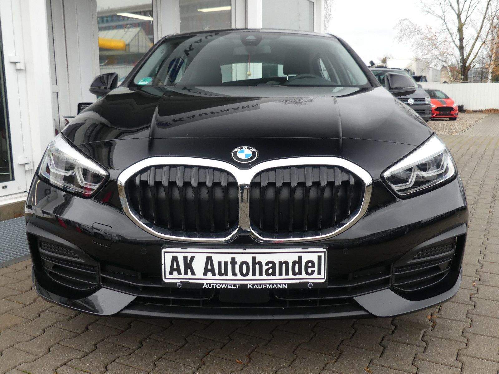 BMW 118i Advantage LED PDC AHK Navi CarPlay Android