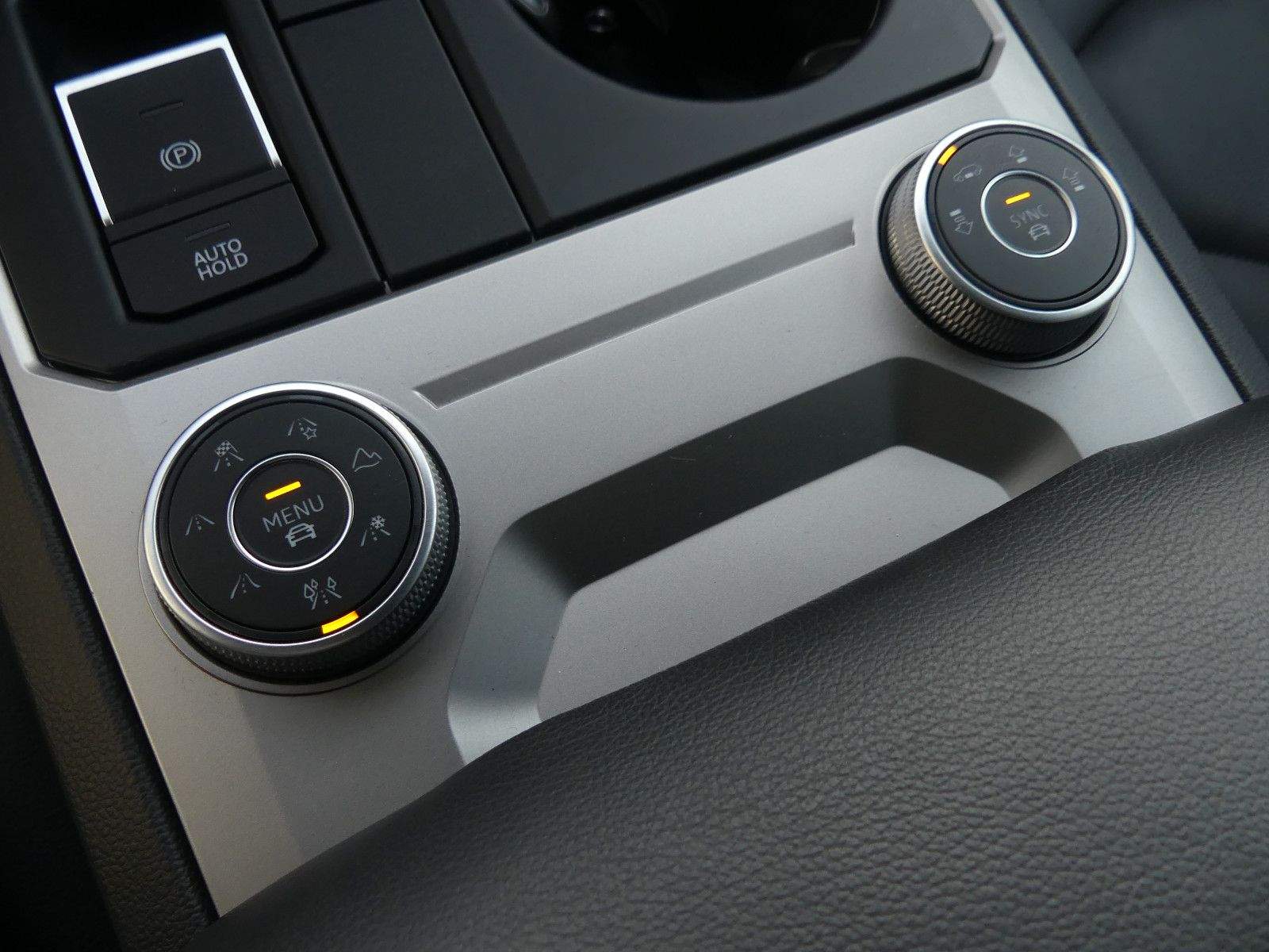 VW Touareg 4Motion Navi-Pro LED AHK ACC Leder