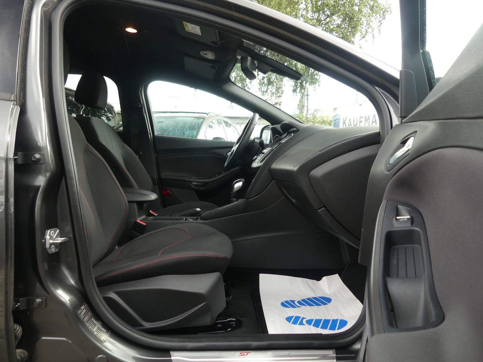 FORD Focus ST-Line Apple Carplay Bi-Xenon PDC Sitzhei