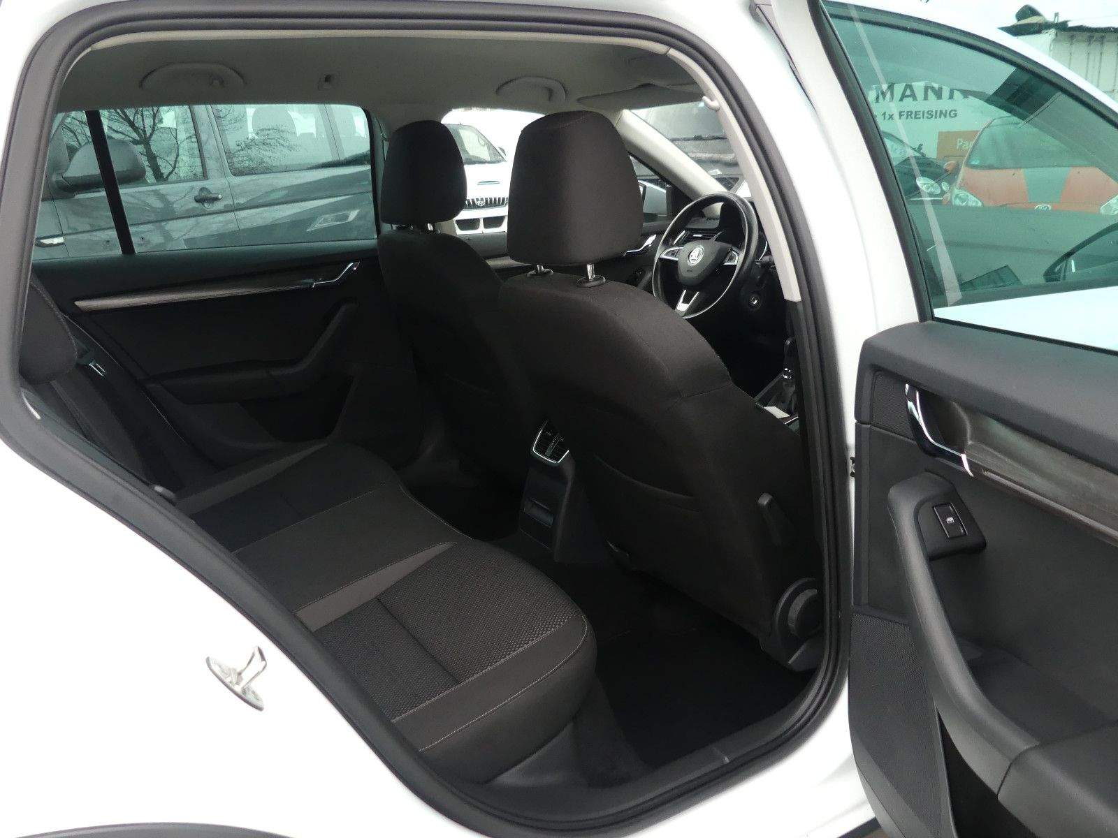 SKODA Octavia Scout 4×4 Autom. ACC PDC Navi Laneassist