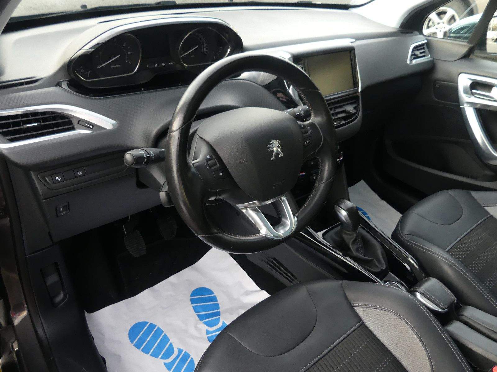 PEUGEOT 2008 Allure PDC Navi Tempomat JBL DAB