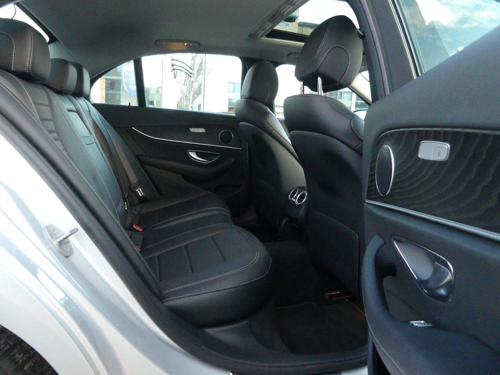 MERCEDES-BENZ E200 Lim. Aut. Avantgarde LED Leder Memory Totw.