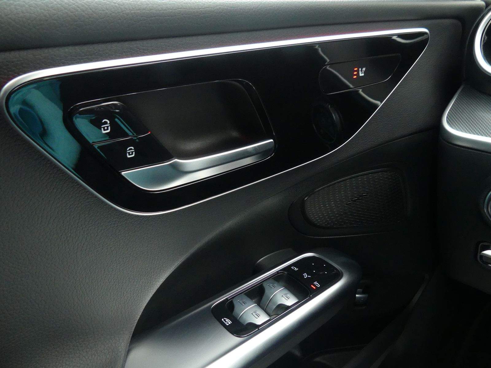 MERCEDES-BENZ C180 Lim. Avantgarde Aut. LED Navi Camera