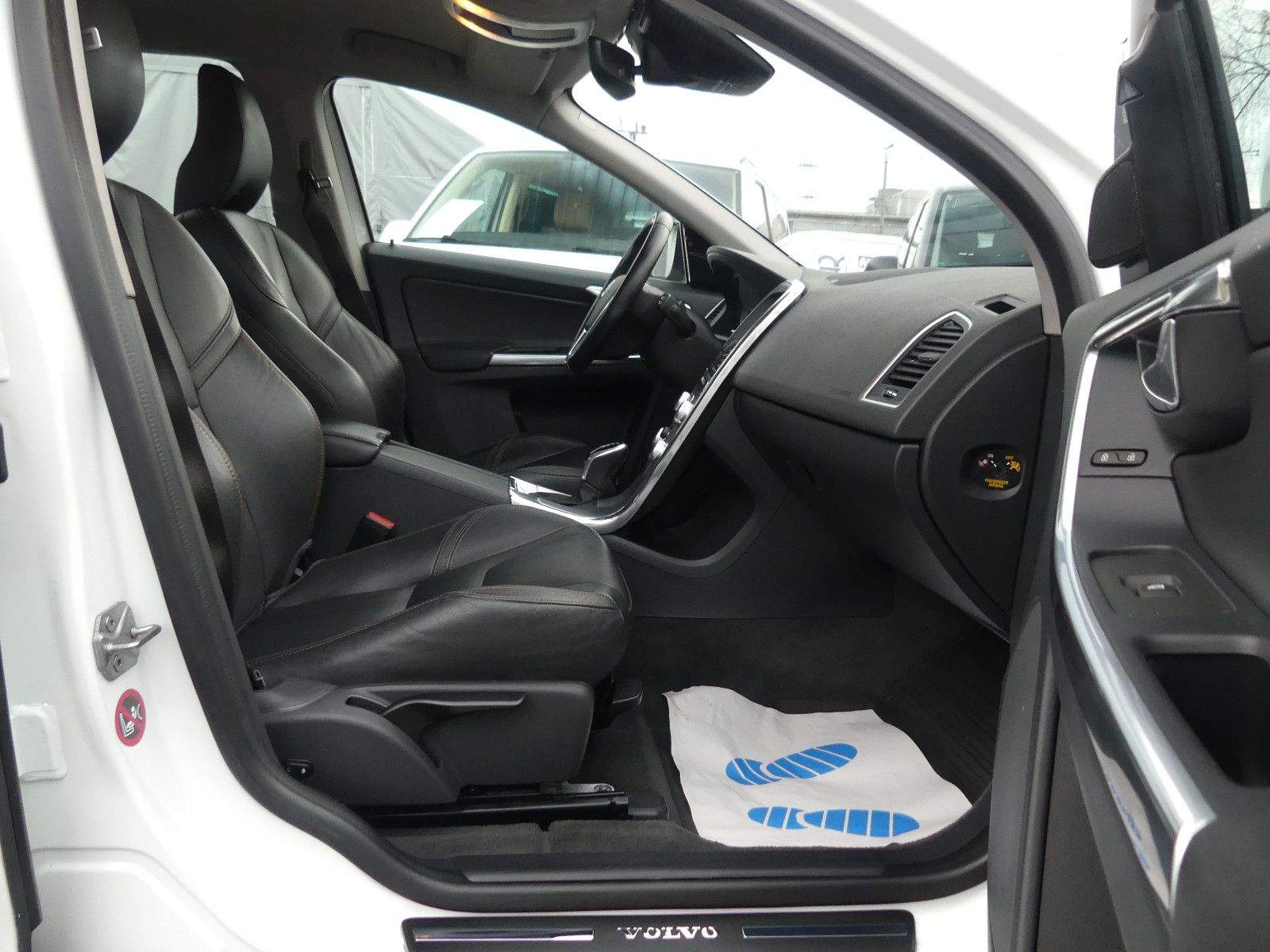 VOLVO XC60 Summum Aut. AWD ACC Kamera Leder H&K Memory