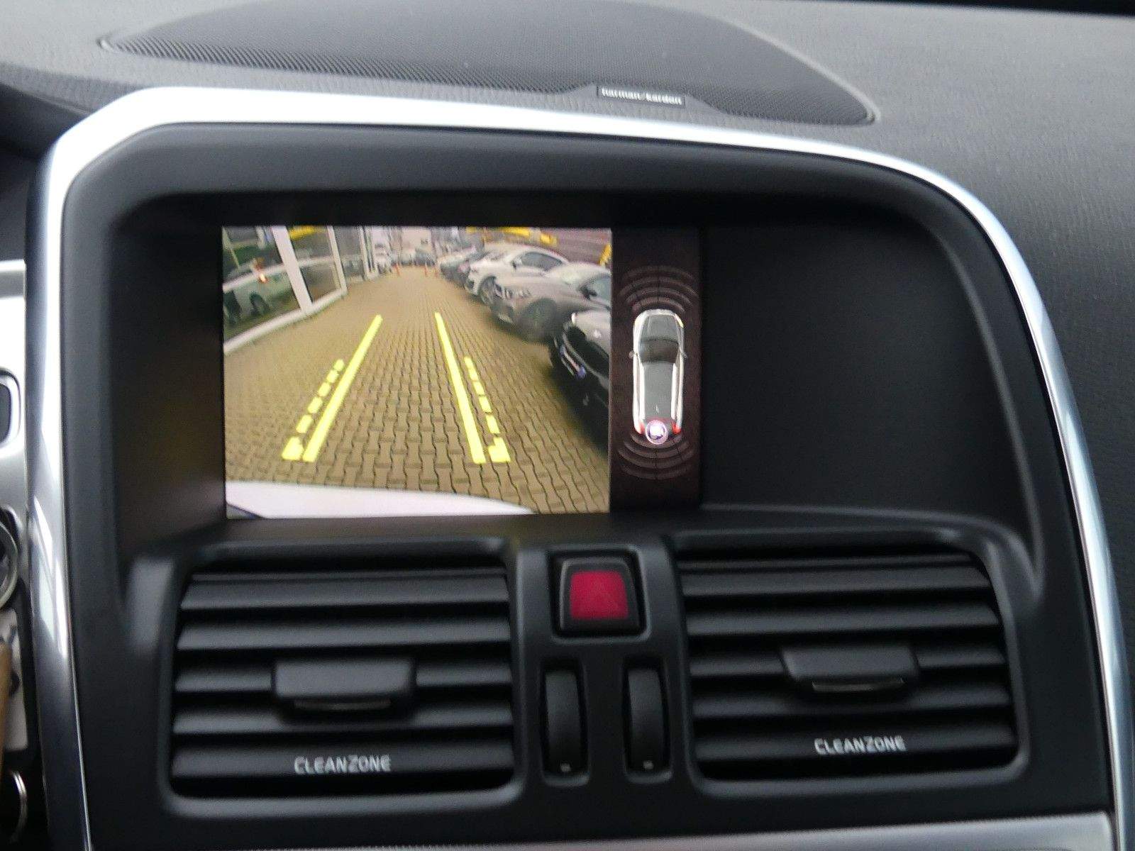 VOLVO XC60 Summum Aut. AWD ACC Kamera Leder H&K Memory