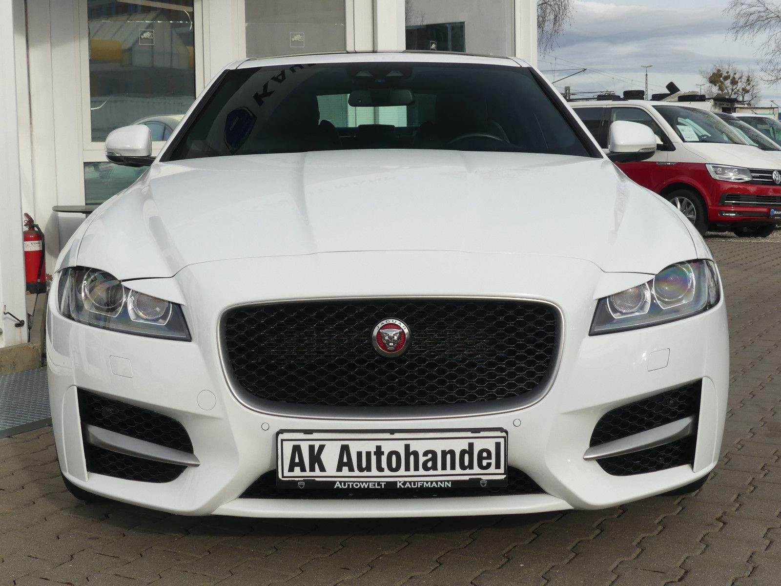 JAGUAR XF Ingenium Edition R-Sport Aut. Leder Navi Kam.