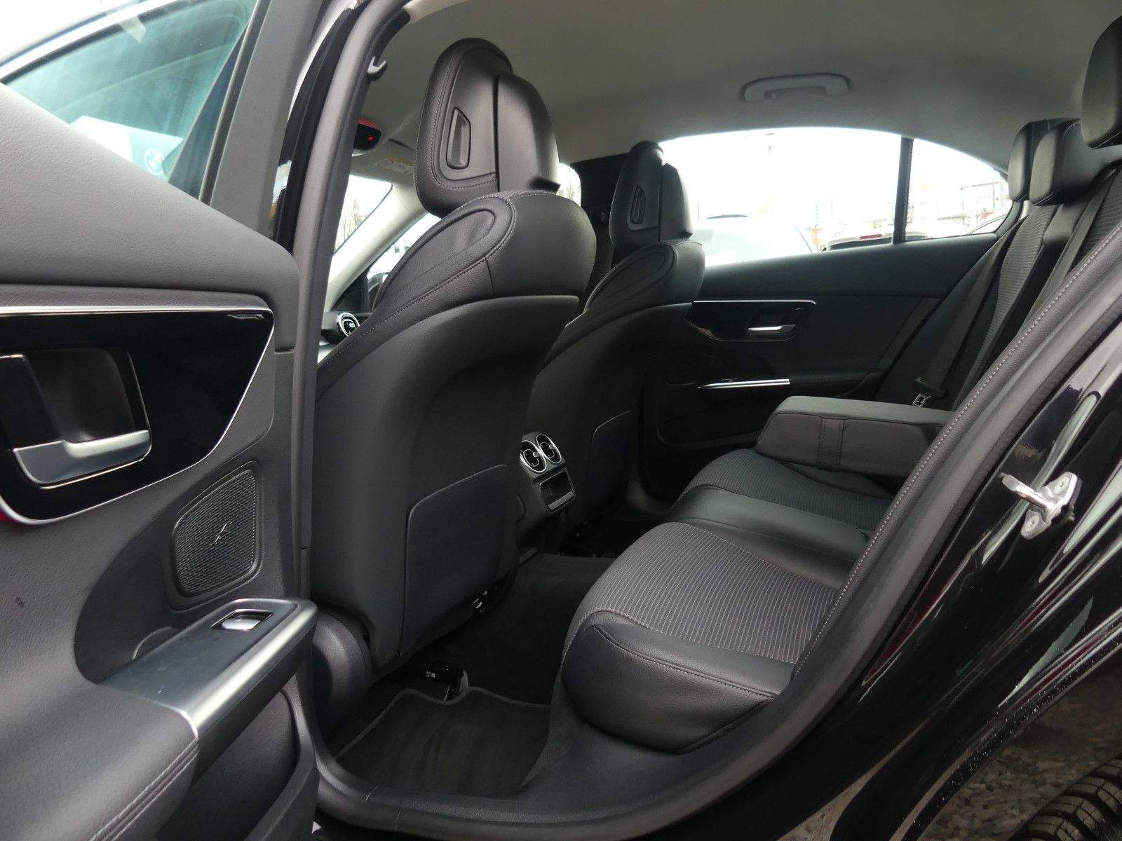 MERCEDES-BENZ C180 Lim. Avantgarde Aut. LED Navi Camera