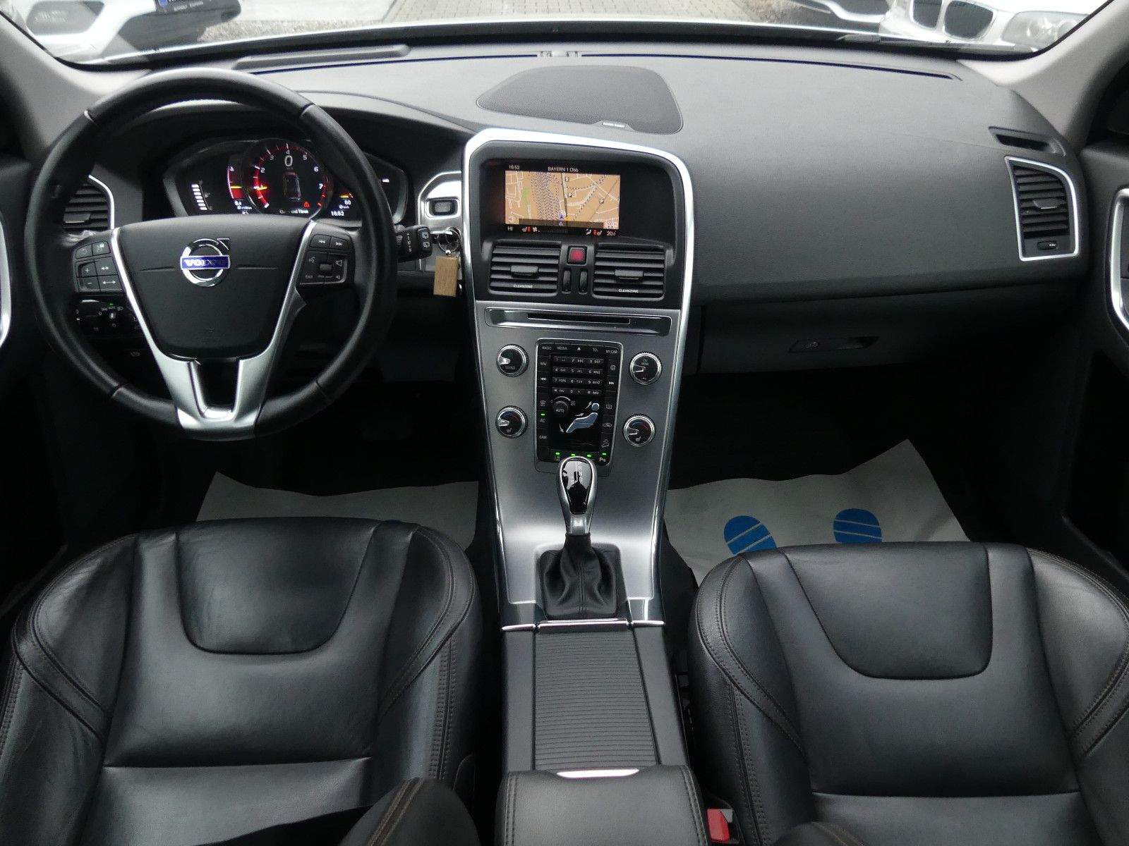 VOLVO XC60 Summum Aut. AWD ACC Kamera Leder H&K Memory