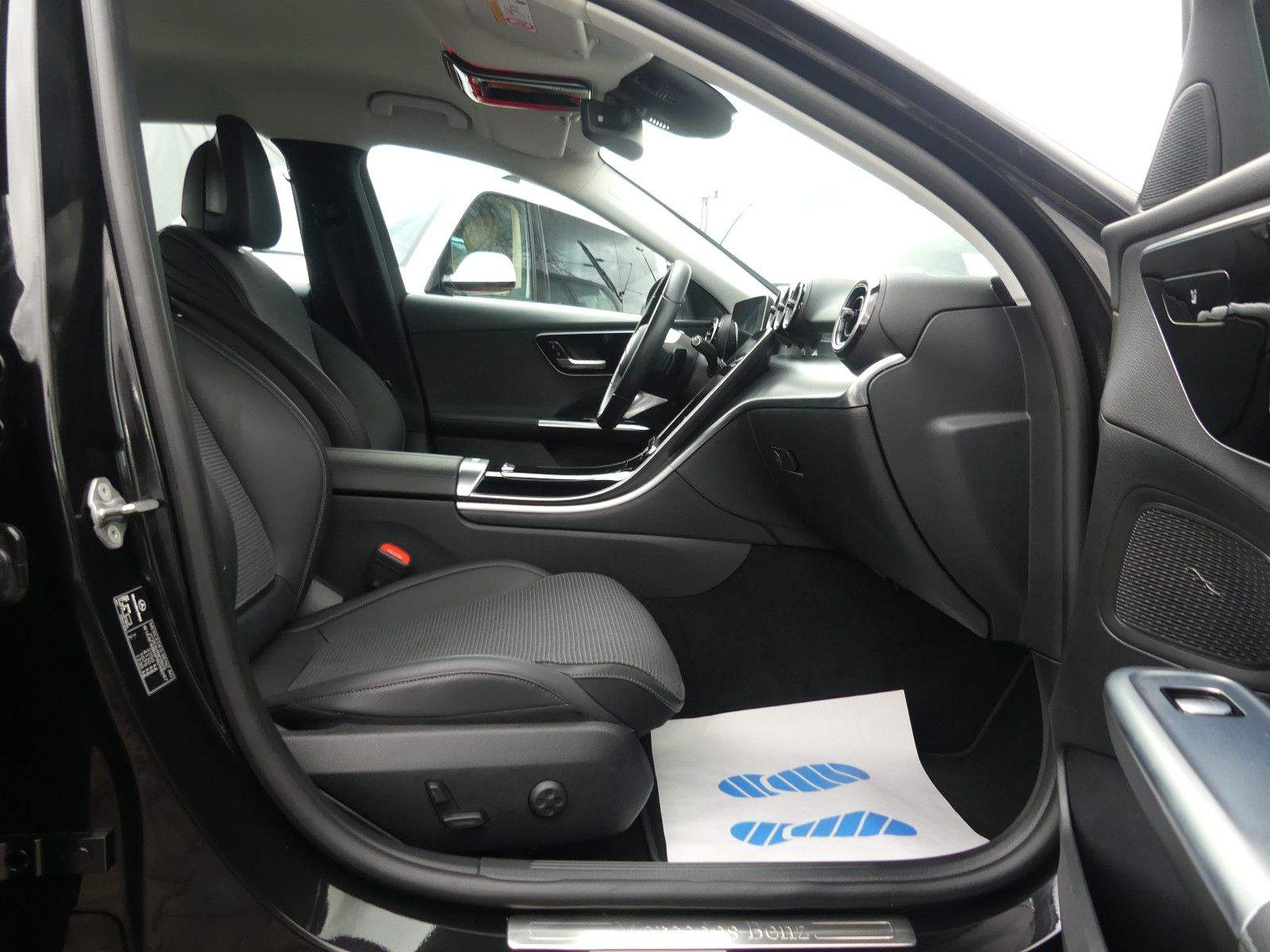 MERCEDES-BENZ C180 Lim. Avantgarde Aut. LED Navi Camera