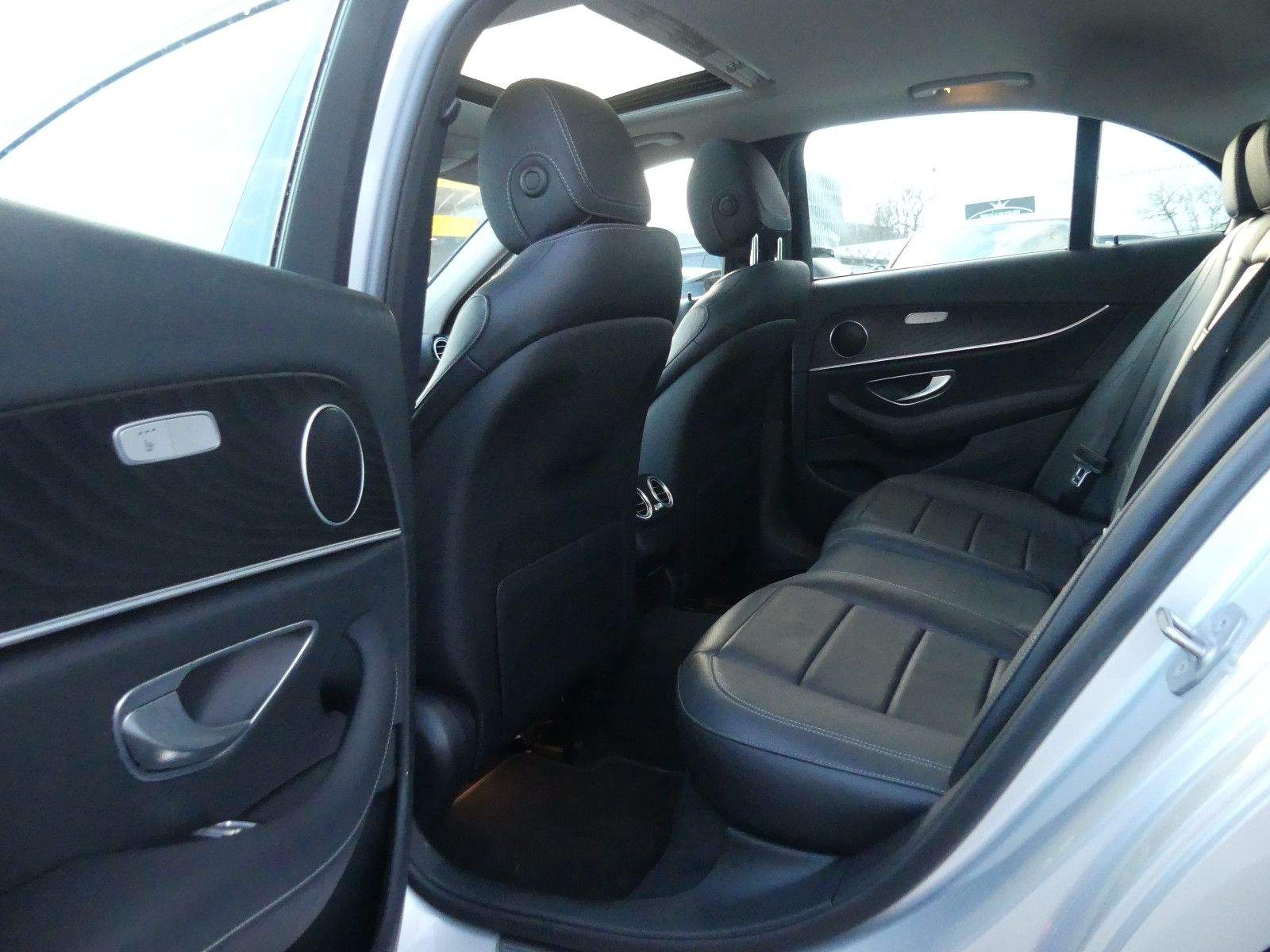 MERCEDES-BENZ E200 Lim. Aut. Avantgarde LED Leder Memory Totw.