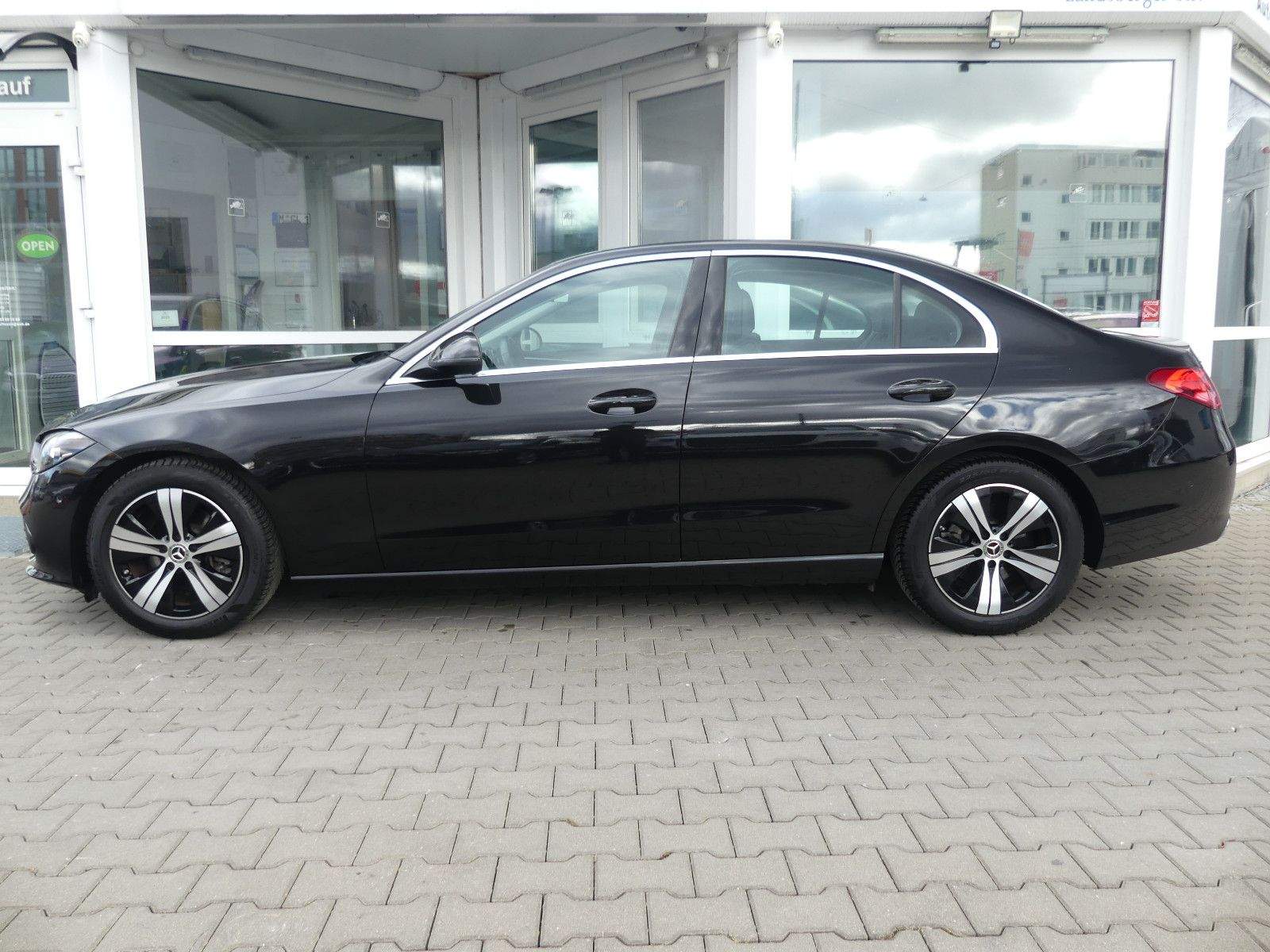 MERCEDES-BENZ C180 Lim. Avantgarde Aut. LED Navi Camera