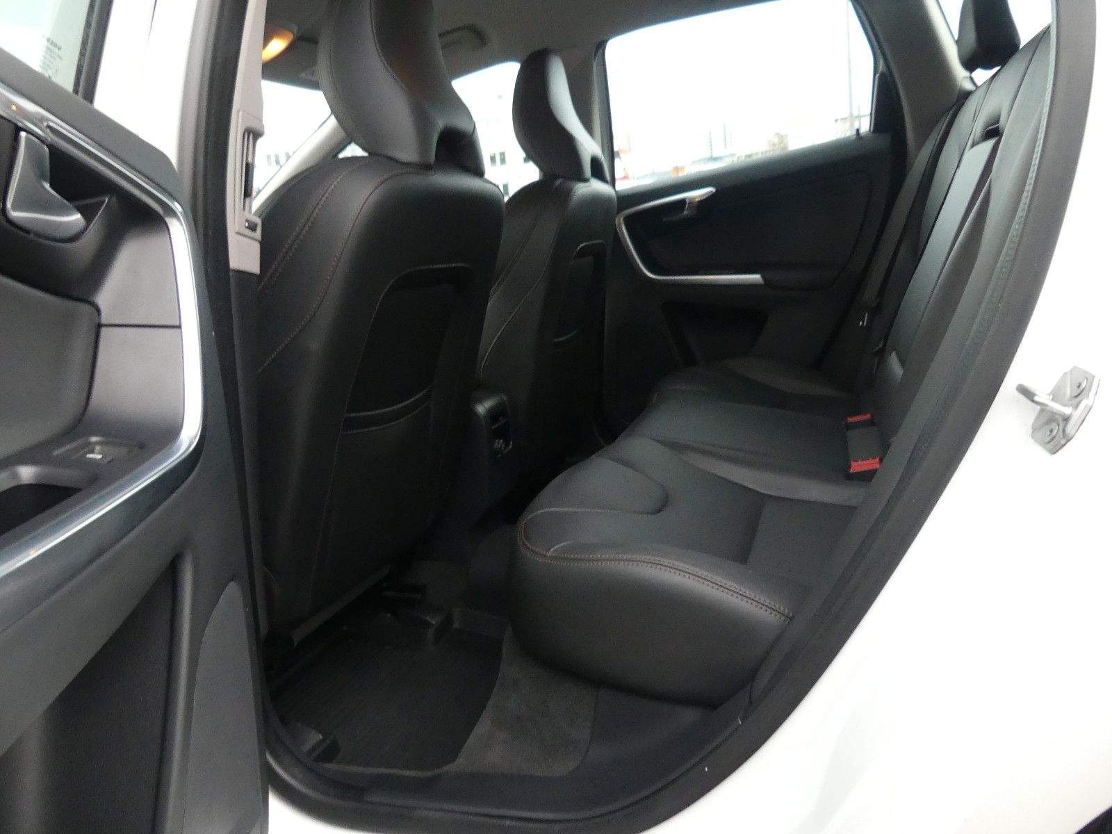 VOLVO XC60 Summum Aut. AWD ACC Kamera Leder H&K Memory