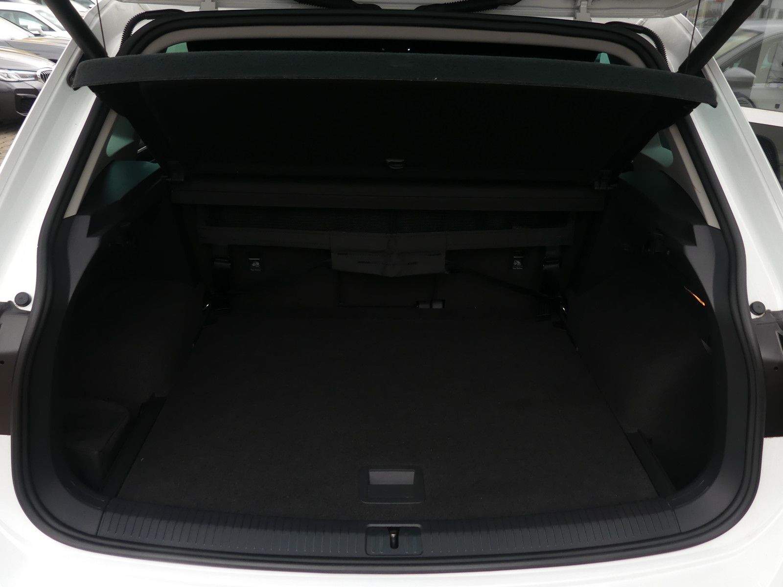 VW Tiguan R-Line 4Motion Aut. LED+ ACC AHK Kamera