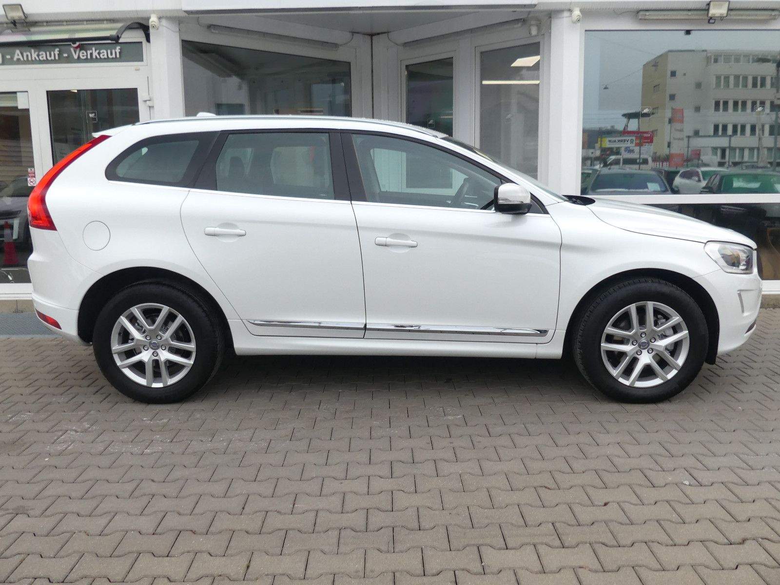 VOLVO XC60 Summum Aut. AWD ACC Kamera Leder H&K Memory