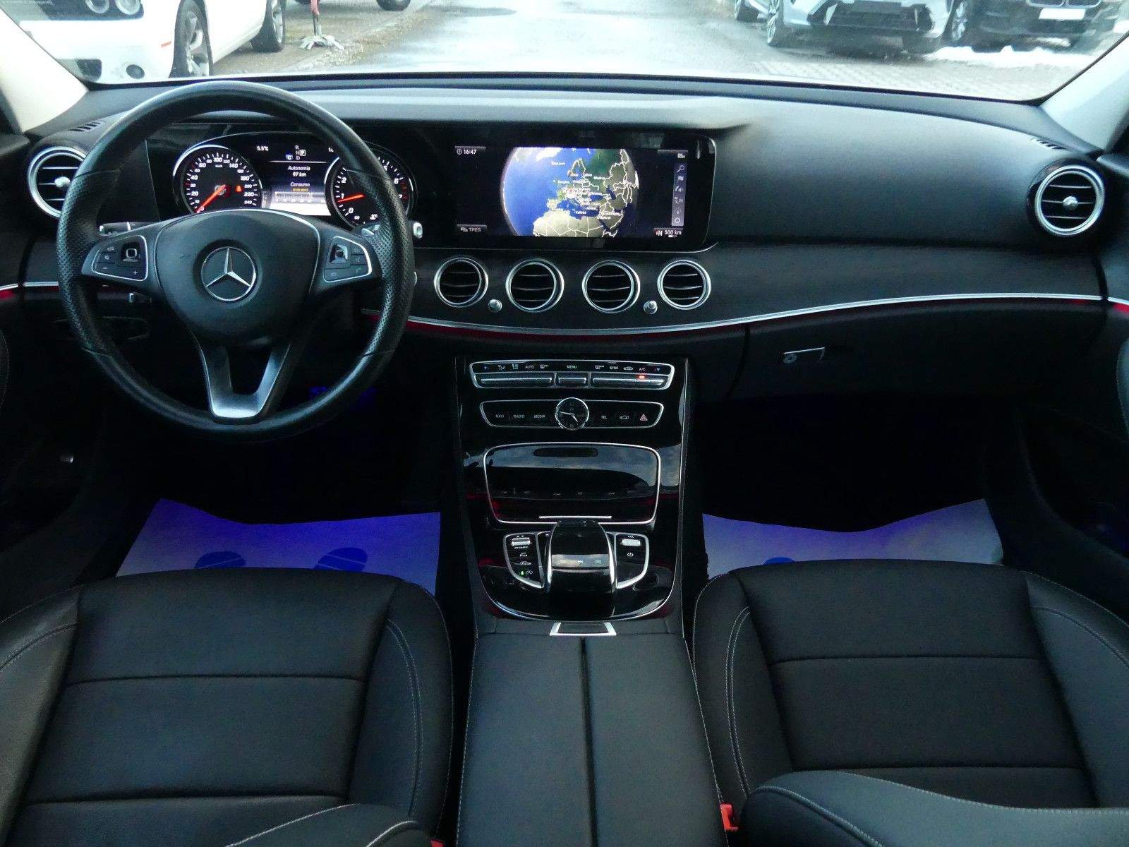 MERCEDES-BENZ E200 Lim. Aut. Avantgarde LED Leder Memory Totw.