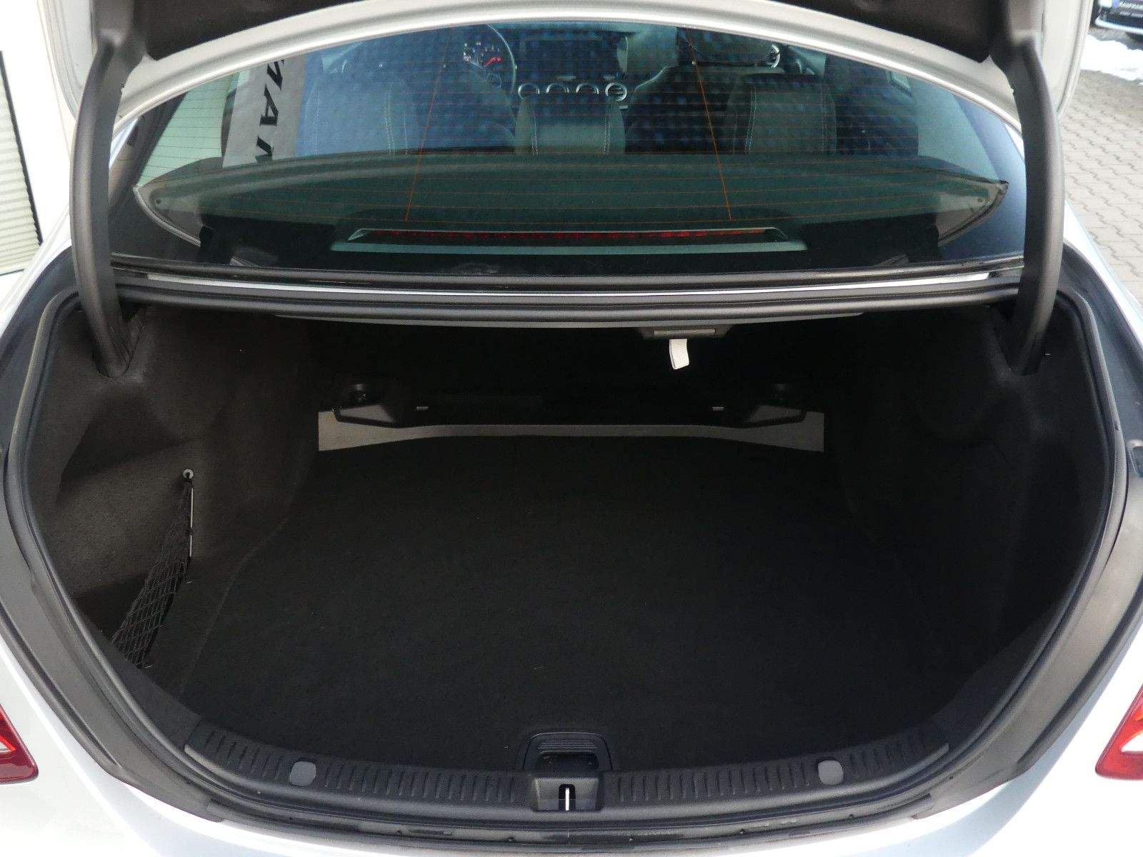 MERCEDES-BENZ E200 Lim. Aut. Avantgarde LED Leder Memory Totw.