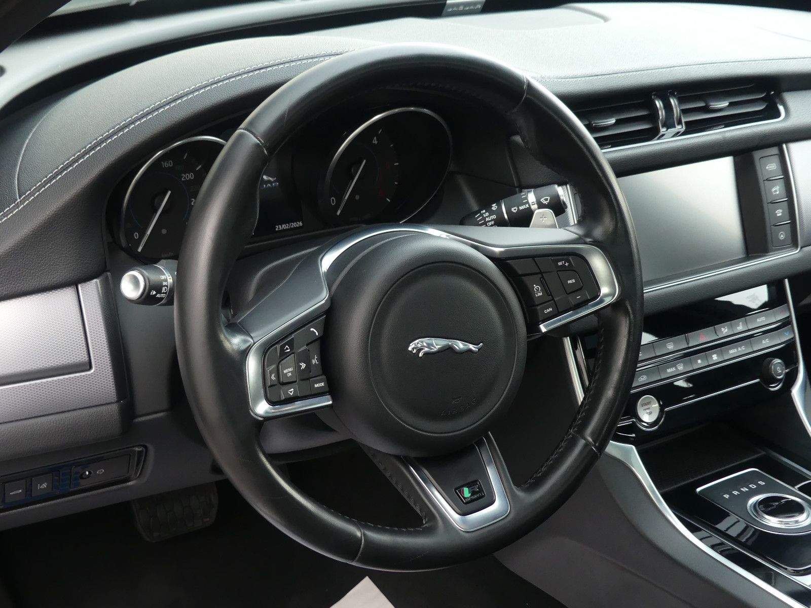 JAGUAR XF Ingenium Edition R-Sport Aut. Leder Navi Kam.