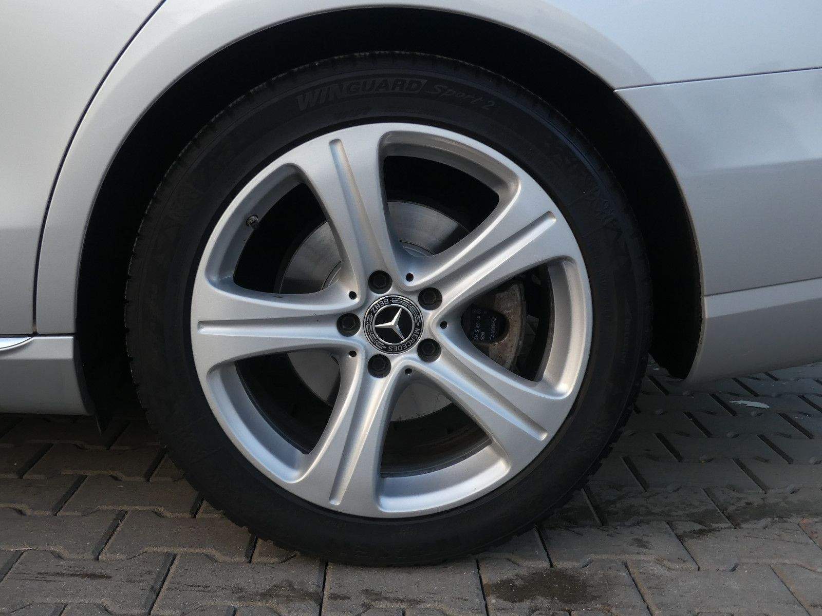 MERCEDES-BENZ E200 Lim. Aut. Avantgarde LED Leder Memory Totw.