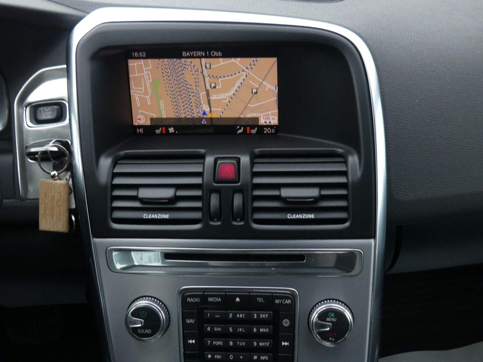 VOLVO XC60 Summum Aut. AWD ACC Kamera Leder H&K Memory