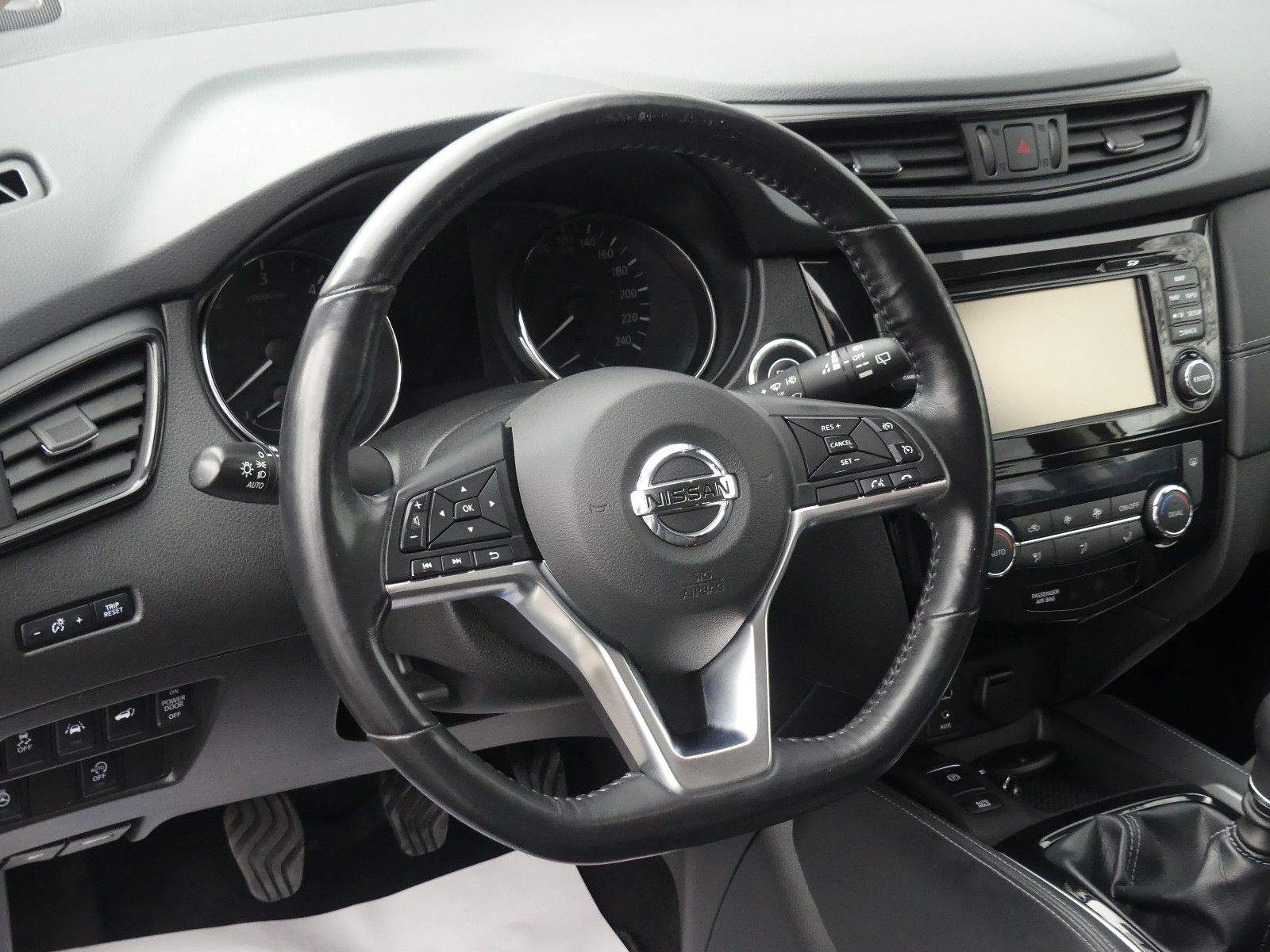 NISSAN X-Trail Tekna 4×4 Pano 360° AHK LED Leder Navi