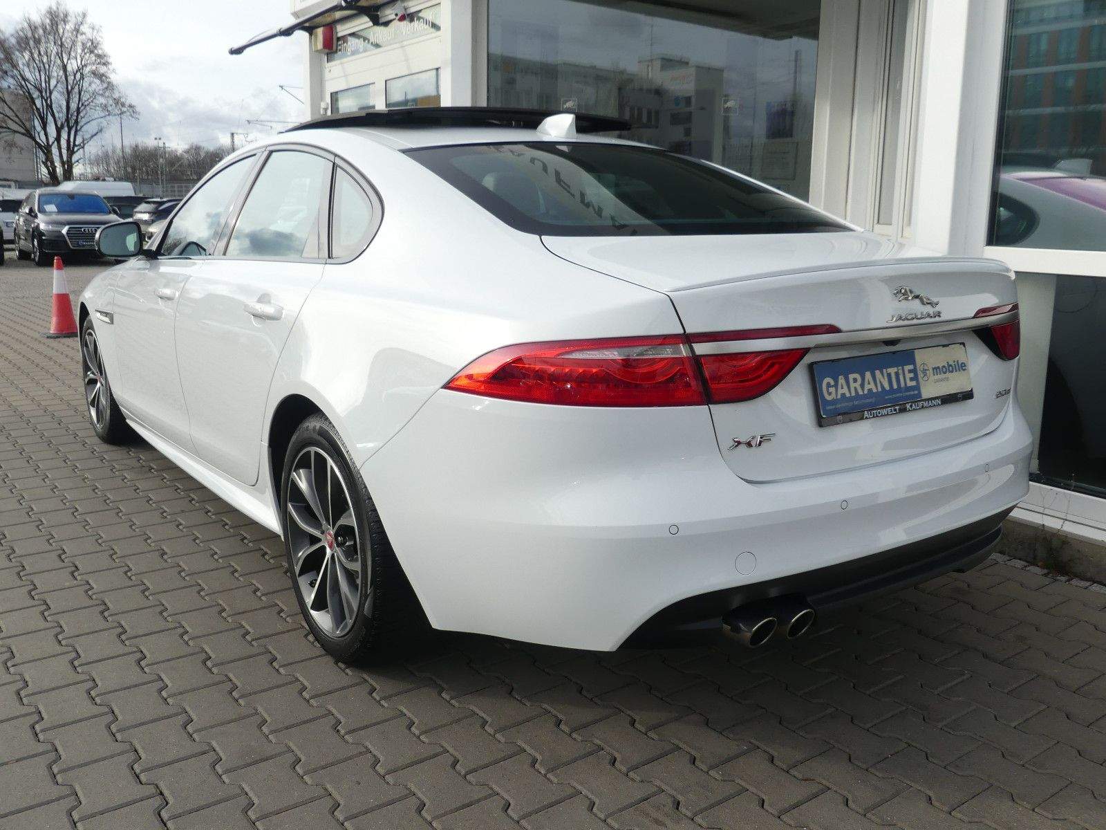 JAGUAR XF Ingenium Edition R-Sport Aut. Leder Navi Kam.