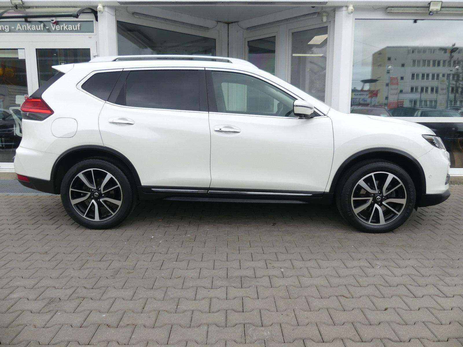 NISSAN X-Trail Tekna 4×4 Pano 360° AHK LED Leder Navi