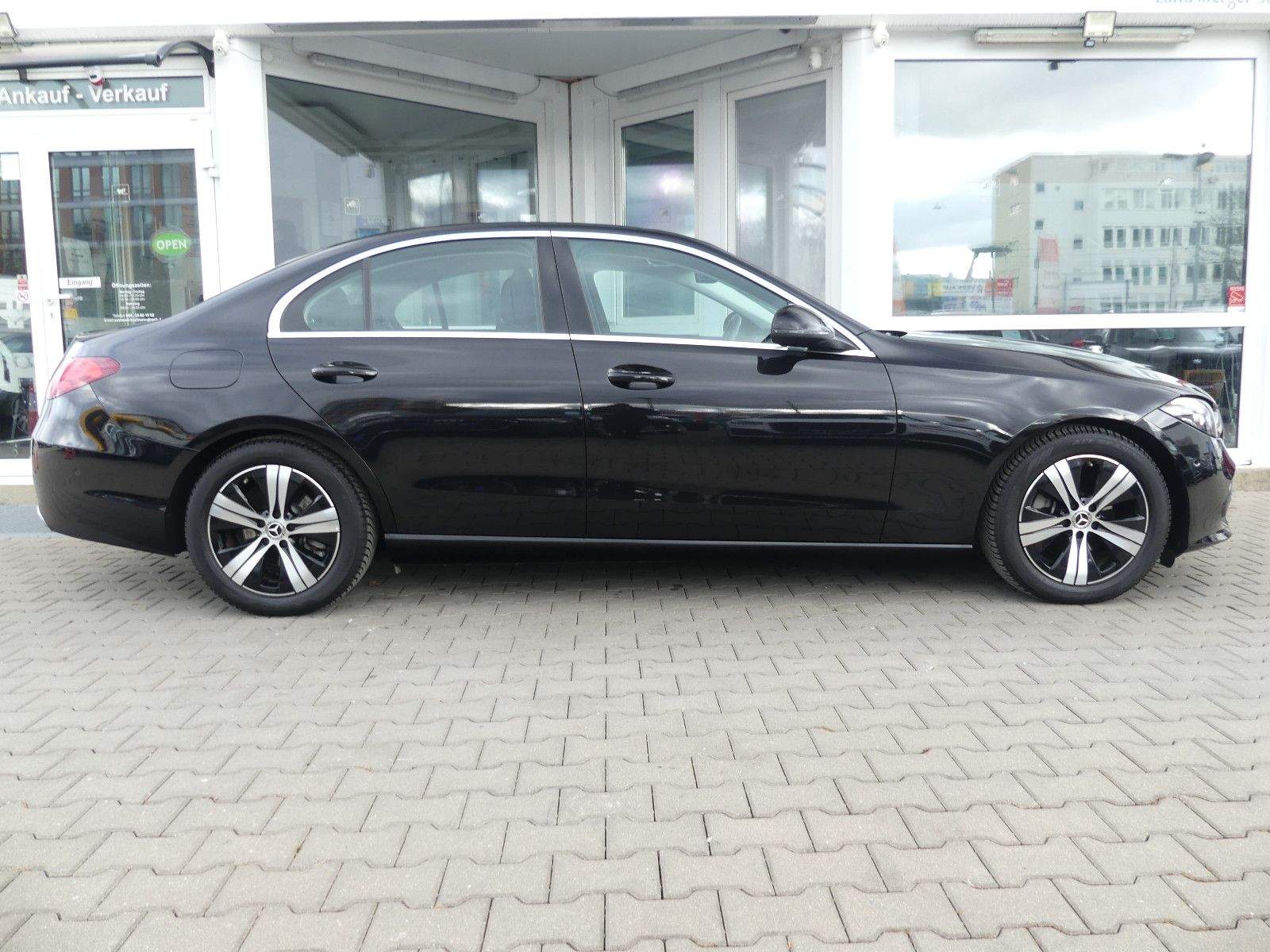 MERCEDES-BENZ C180 Lim. Avantgarde Aut. LED Navi Camera