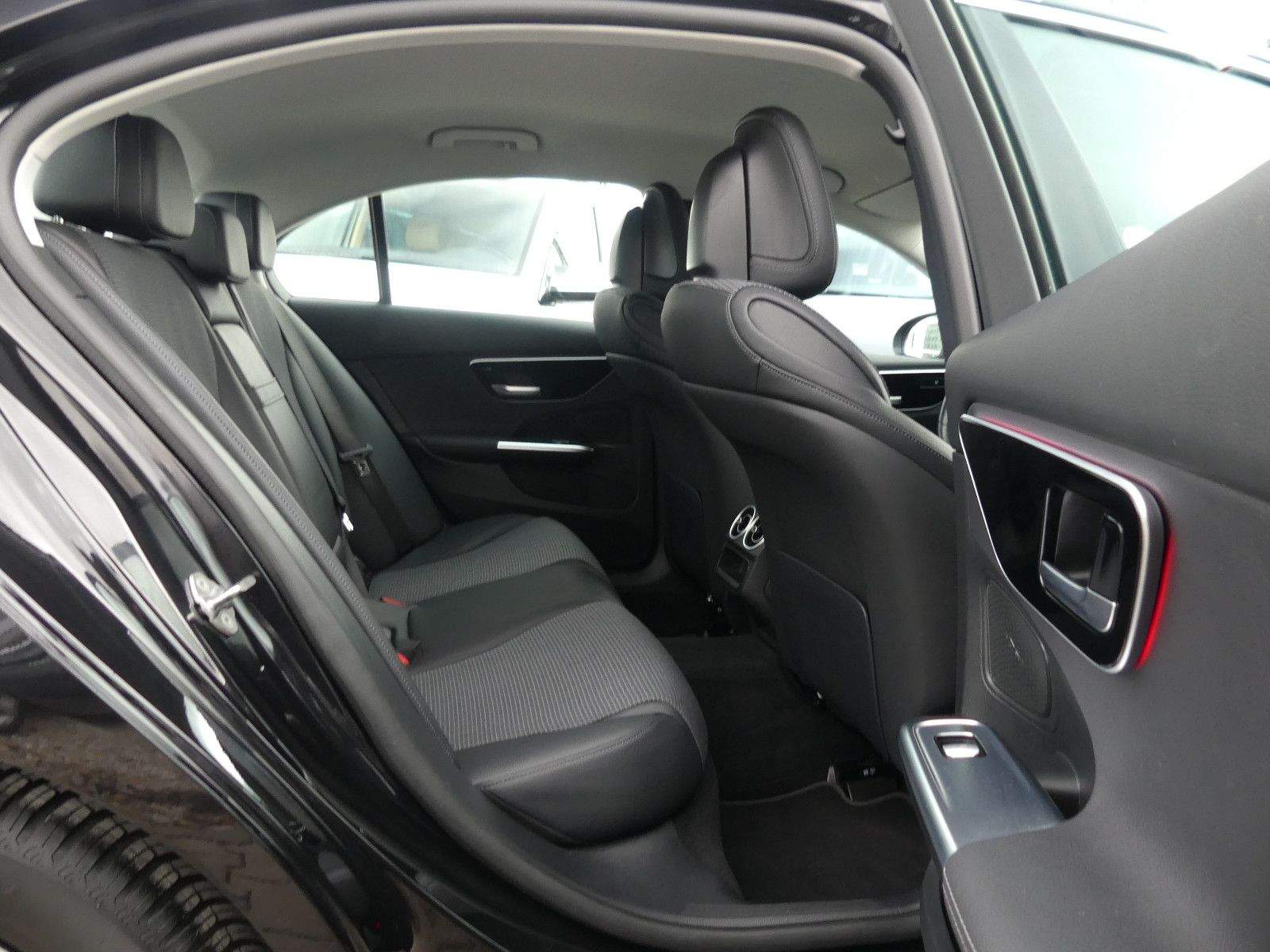 MERCEDES-BENZ C180 Lim. Avantgarde Aut. LED Navi Camera