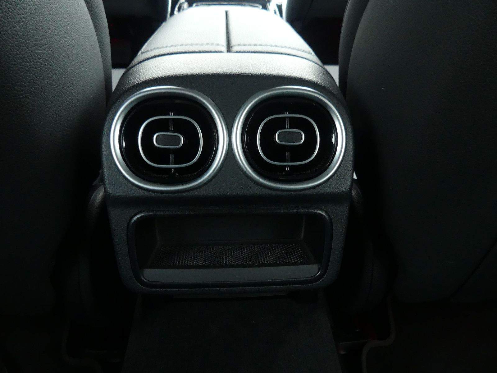 MERCEDES-BENZ C180 Lim. Avantgarde Aut. LED Navi Camera