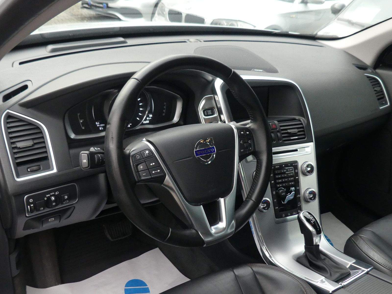 VOLVO XC60 Summum Aut. AWD ACC Kamera Leder H&K Memory