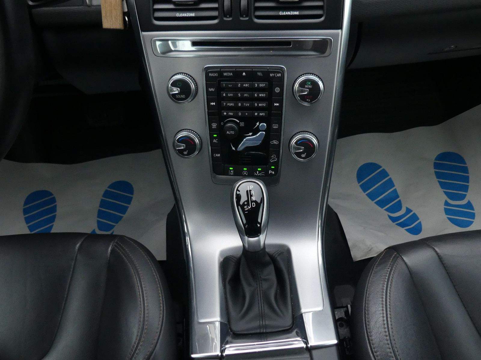 VOLVO XC60 Summum Aut. AWD ACC Kamera Leder H&K Memory