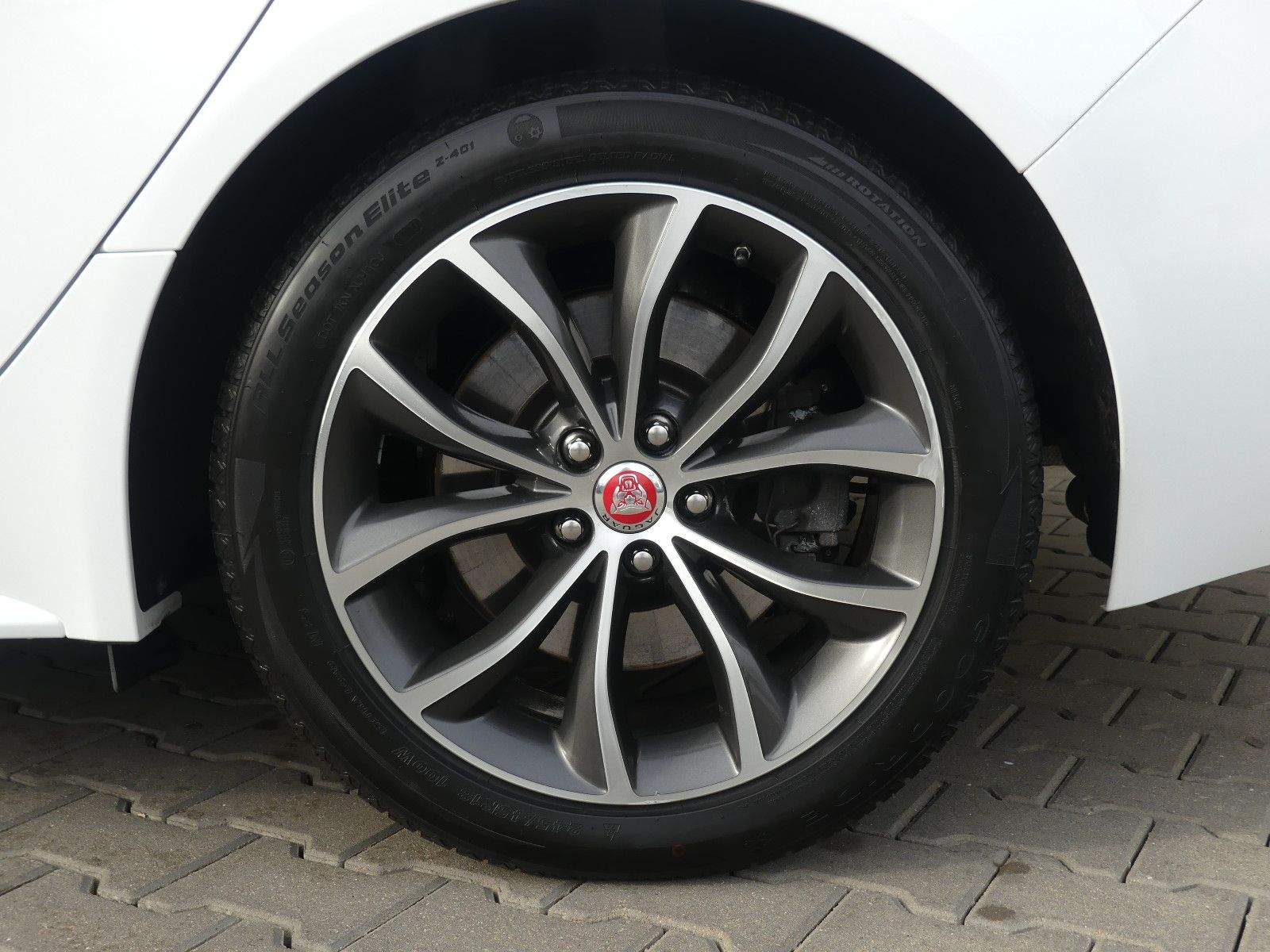 JAGUAR XF Ingenium Edition R-Sport Aut. Leder Navi Kam.