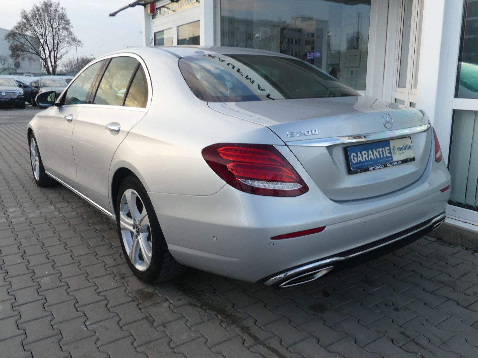 MERCEDES-BENZ E200 Lim. Aut. Avantgarde LED Leder Memory Totw.