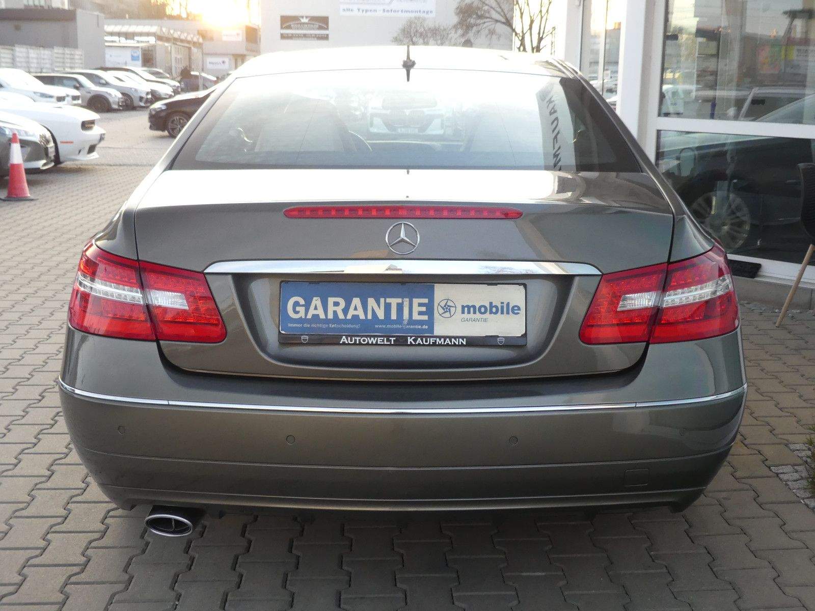 MERCEDES-BENZ E250 Coupé CGI Avantgarde 1.Hand Navi PDC Tempo