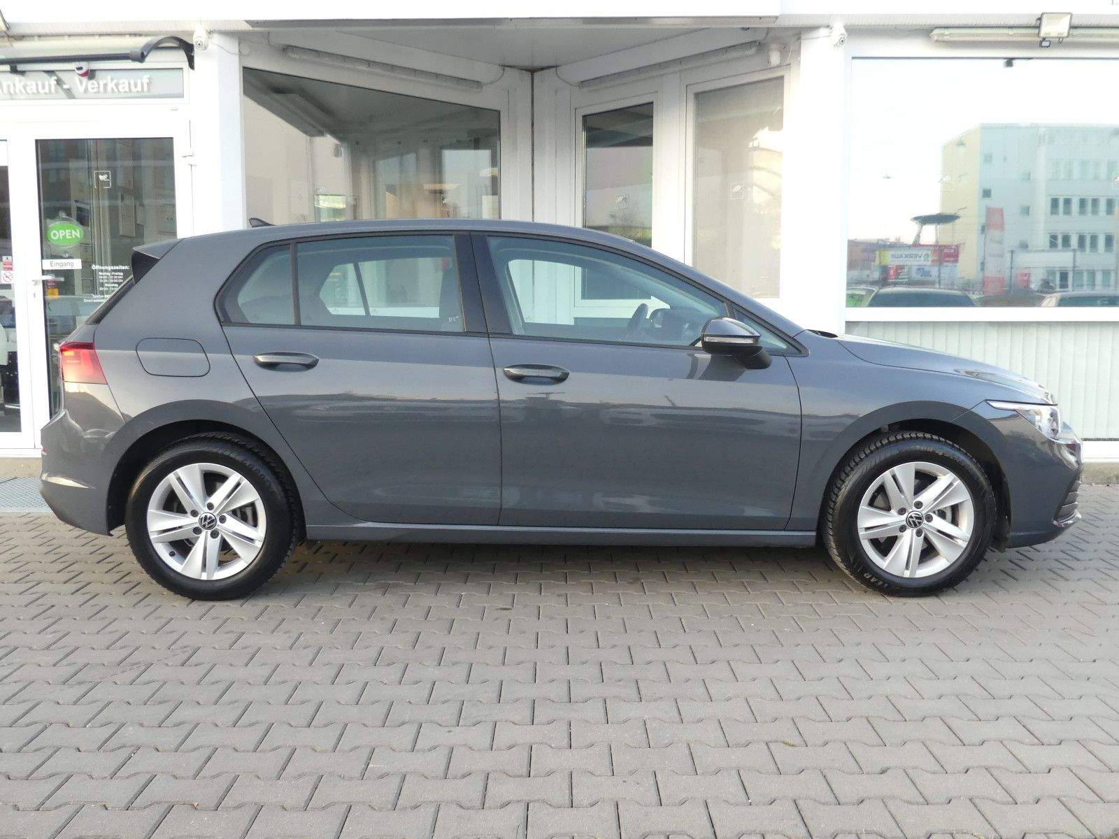 VW Golf 8 Life 1.5 eTSI Standheiz. Panorama Head-Up